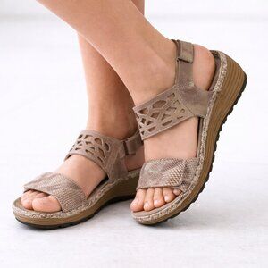 Naot Acacia Leather Sandals Khaki Beige Comfort Walking Shoes Women’s 40 9-9.5